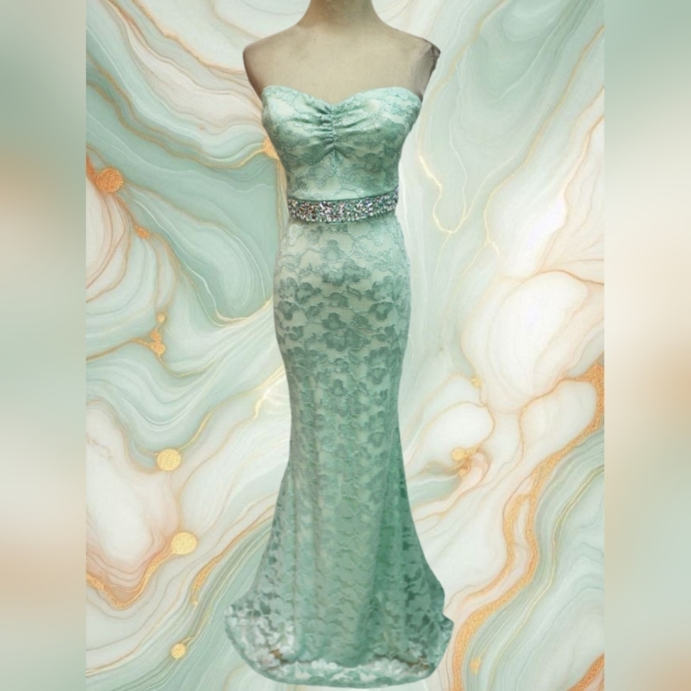 Windsor Strapless Lace Gown in Mint